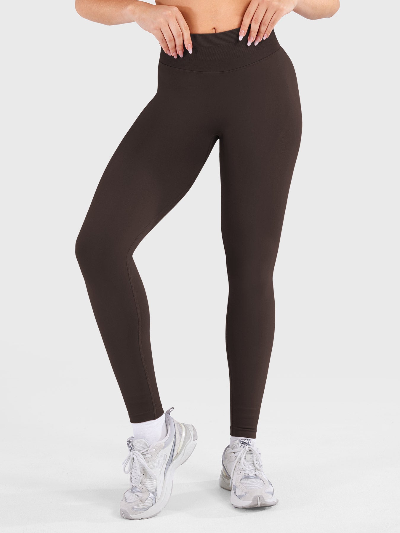 https://cdn.shopify.com/s/files/1/0915/8141/5723/files/yeoreo_women_leggings_ChocolateBrown_2186_6.jpg?v=1773471979