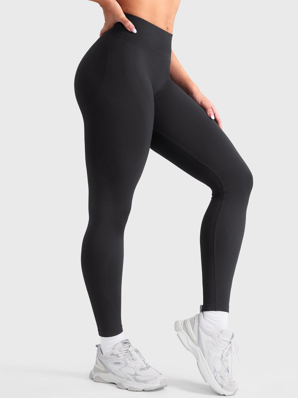 https://cdn.shopify.com/s/files/1/0915/8141/5723/files/yeoreo_women_leggings_black_2186_4.jpg?v=1773471979