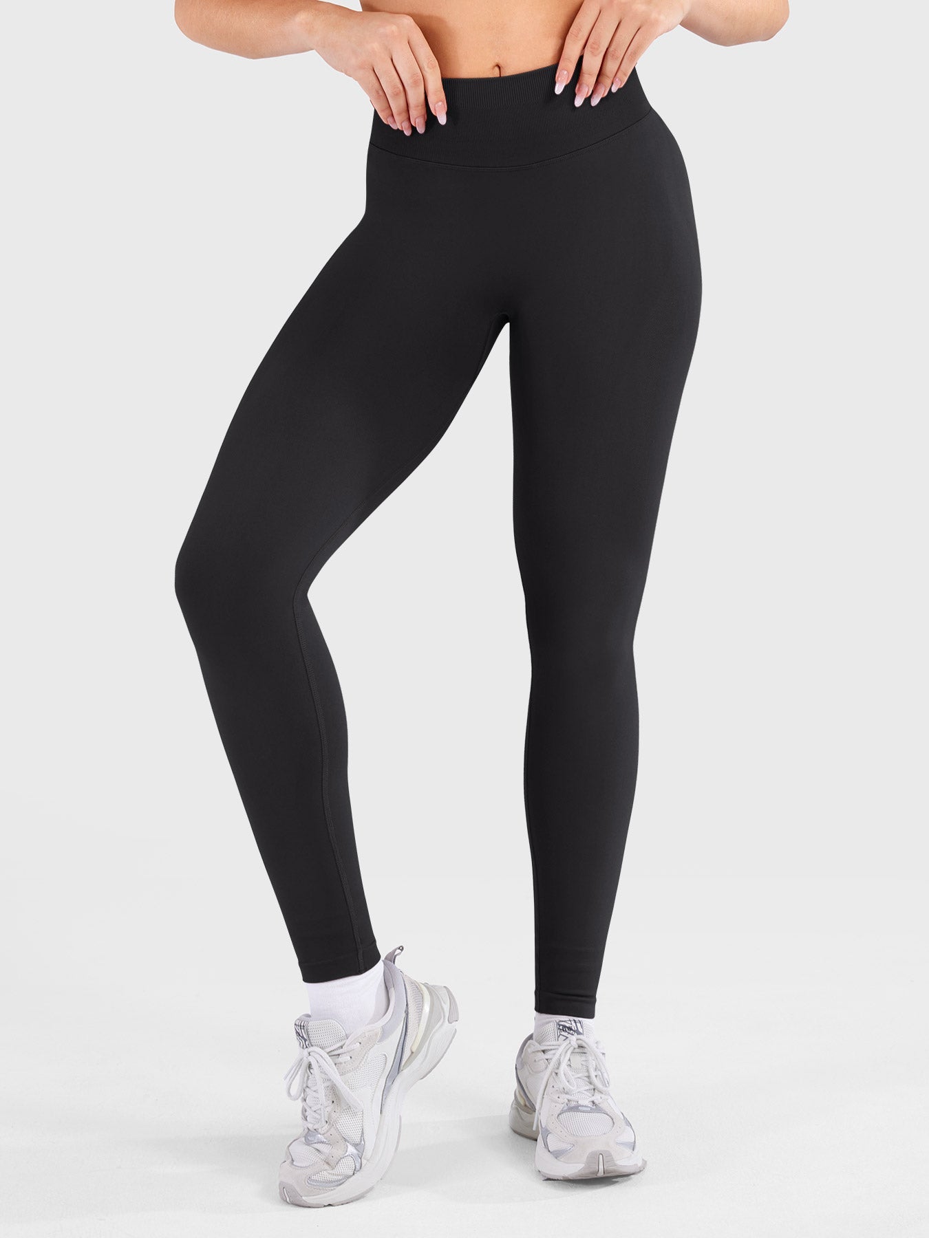 https://cdn.shopify.com/s/files/1/0915/8141/5723/files/yeoreo_women_leggings_black_2186_6.jpg?v=1773471979